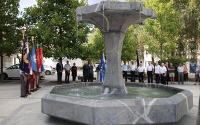 Spominska svečanost v Kamniku na Trgu talcev