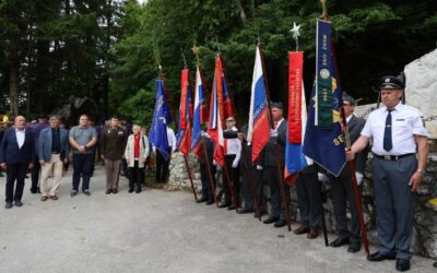 Spominska slovesnost v Češnjicah v Tuhinjski dolini